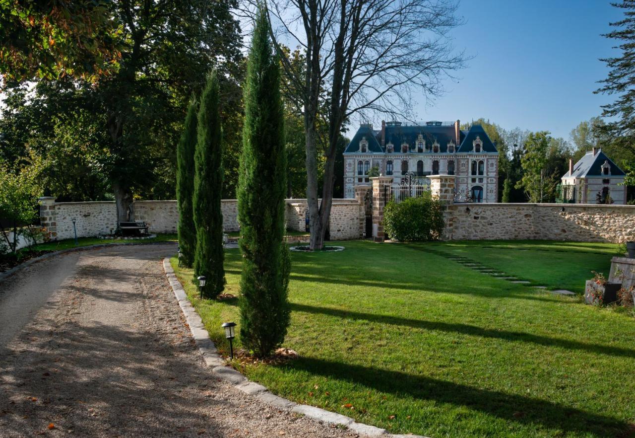 Le Clocher De La Duchesse Bonnelles Exteriör bild